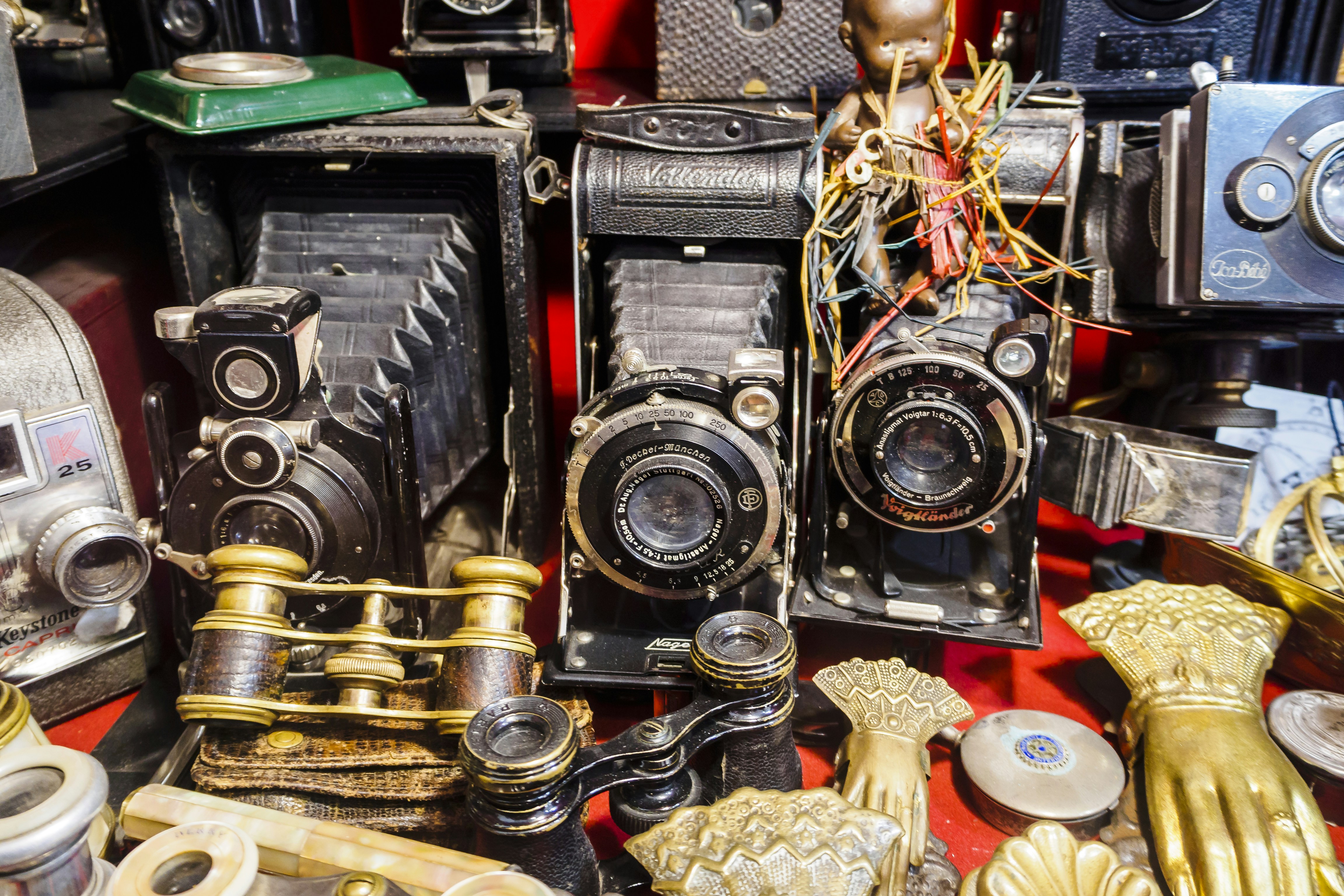 Antika Fotoğraf Makineleri: Katalogda Yer Alan Değerli Parçalar