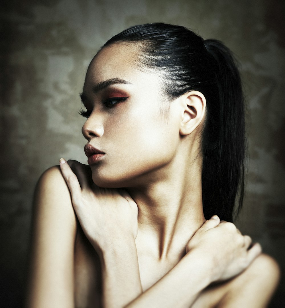 woman with black hair and black eyes photo – Free Portrait Image on Unsplash