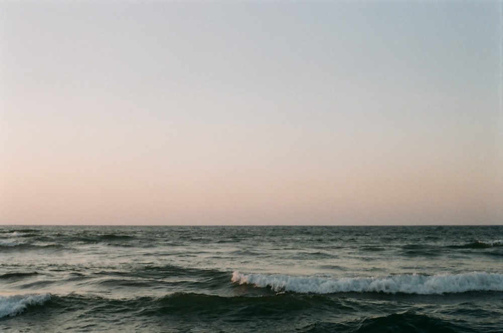 ocean waves crashing on shore during daytime