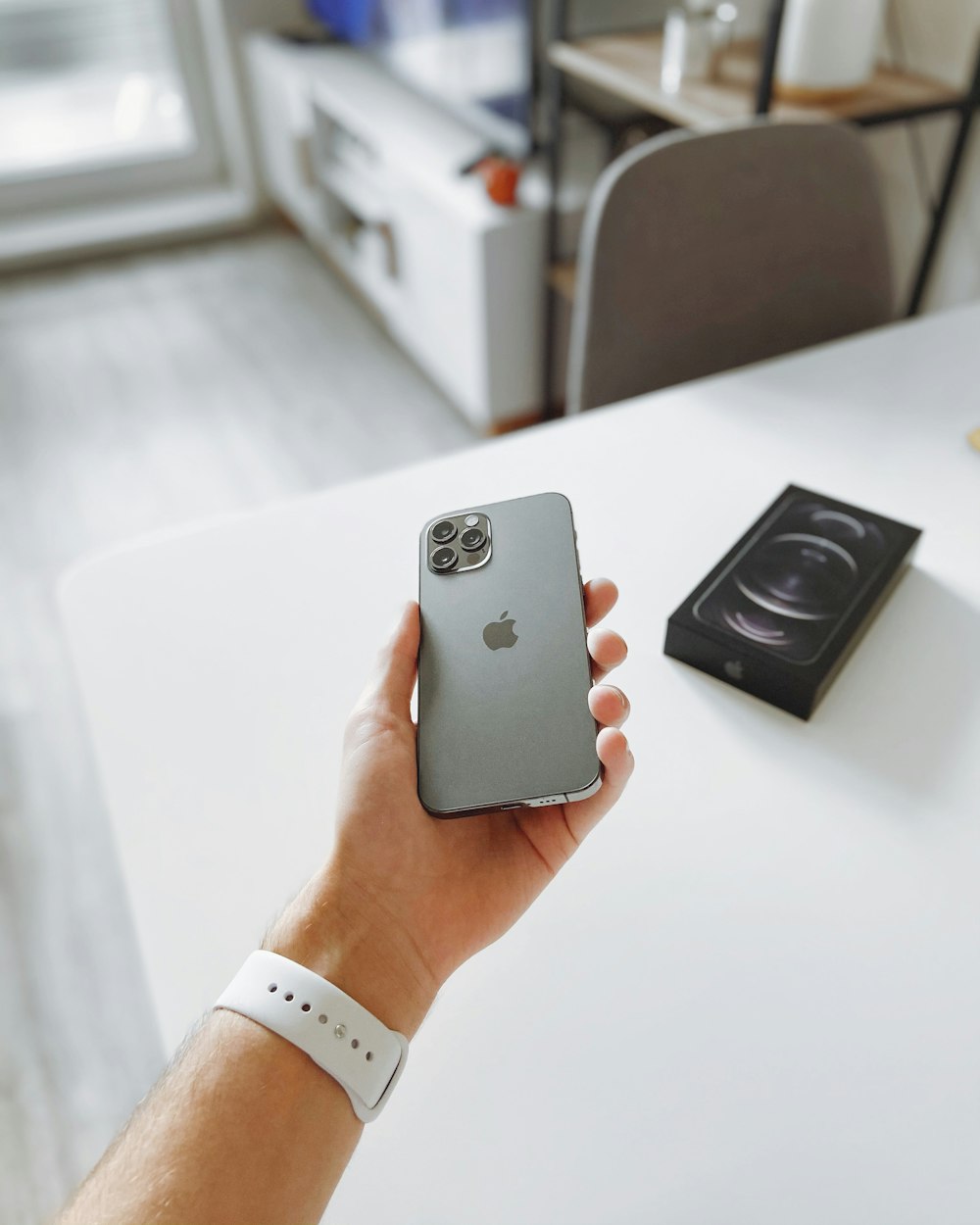 person holding silver iphone 6