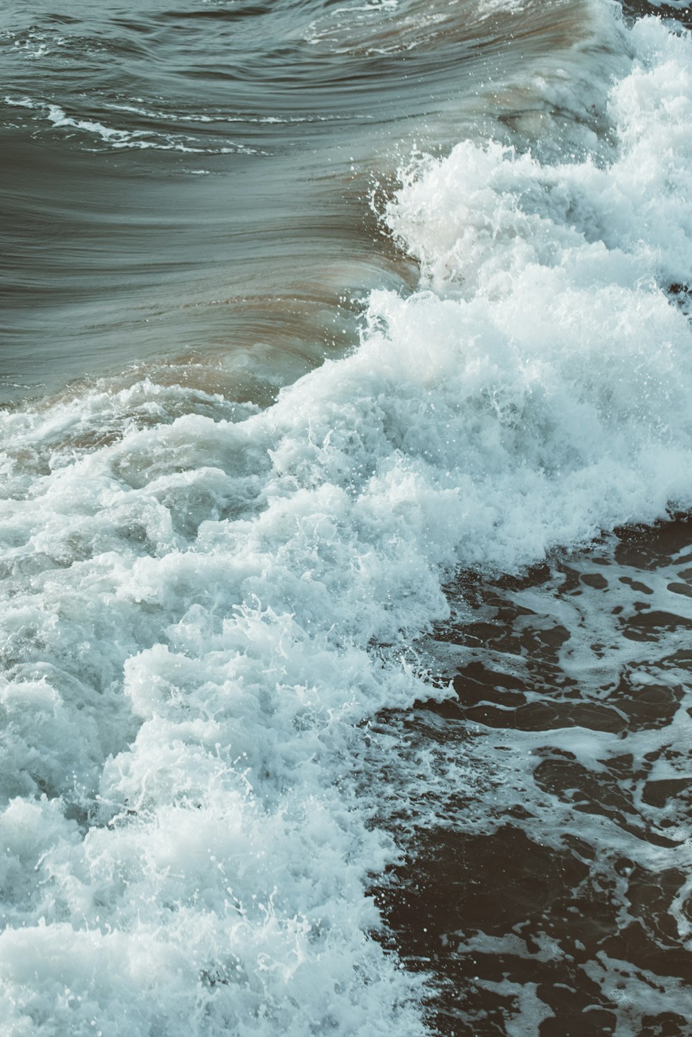 water waves hitting rocks during daytime