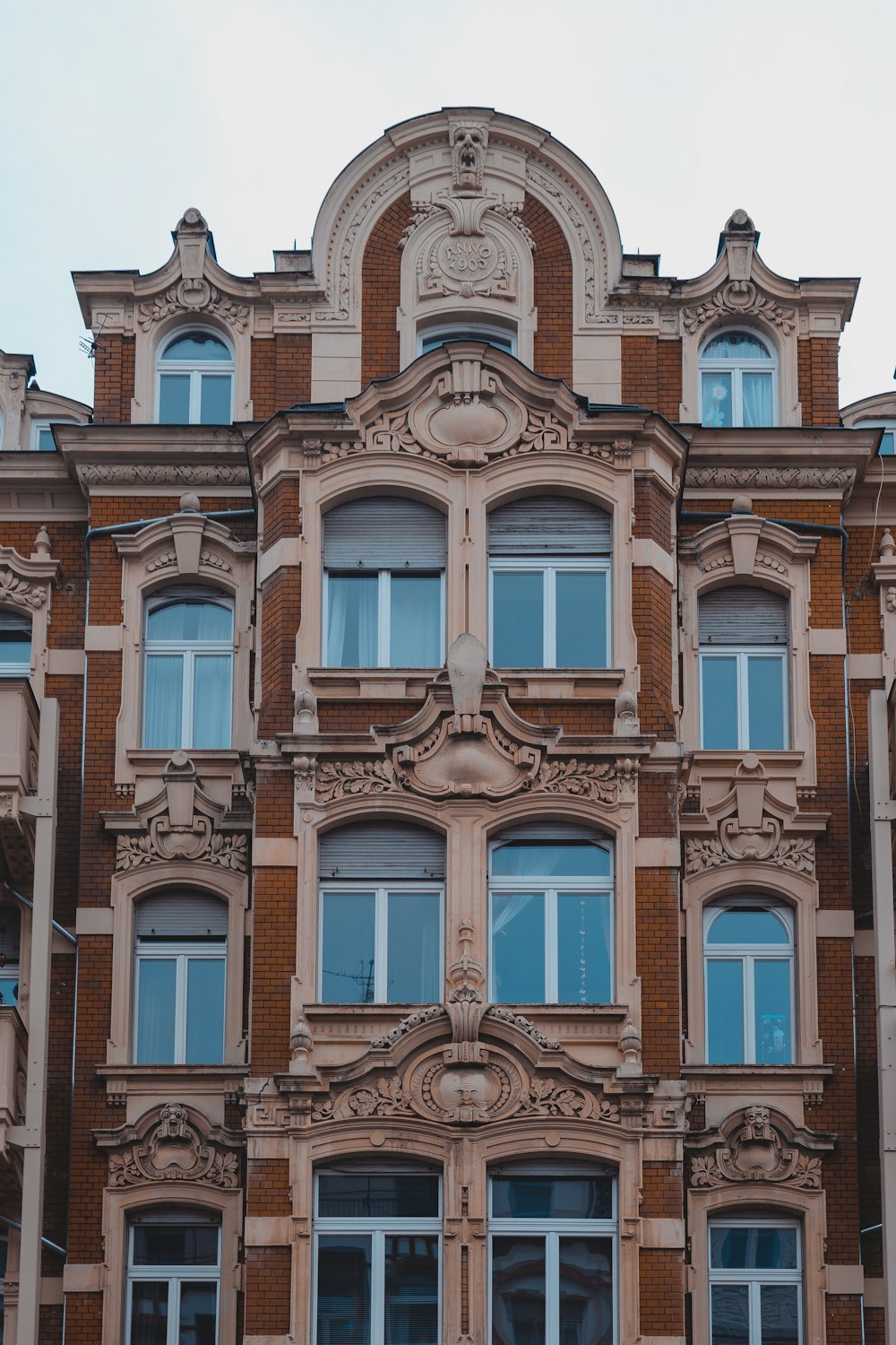 brown and white concrete building