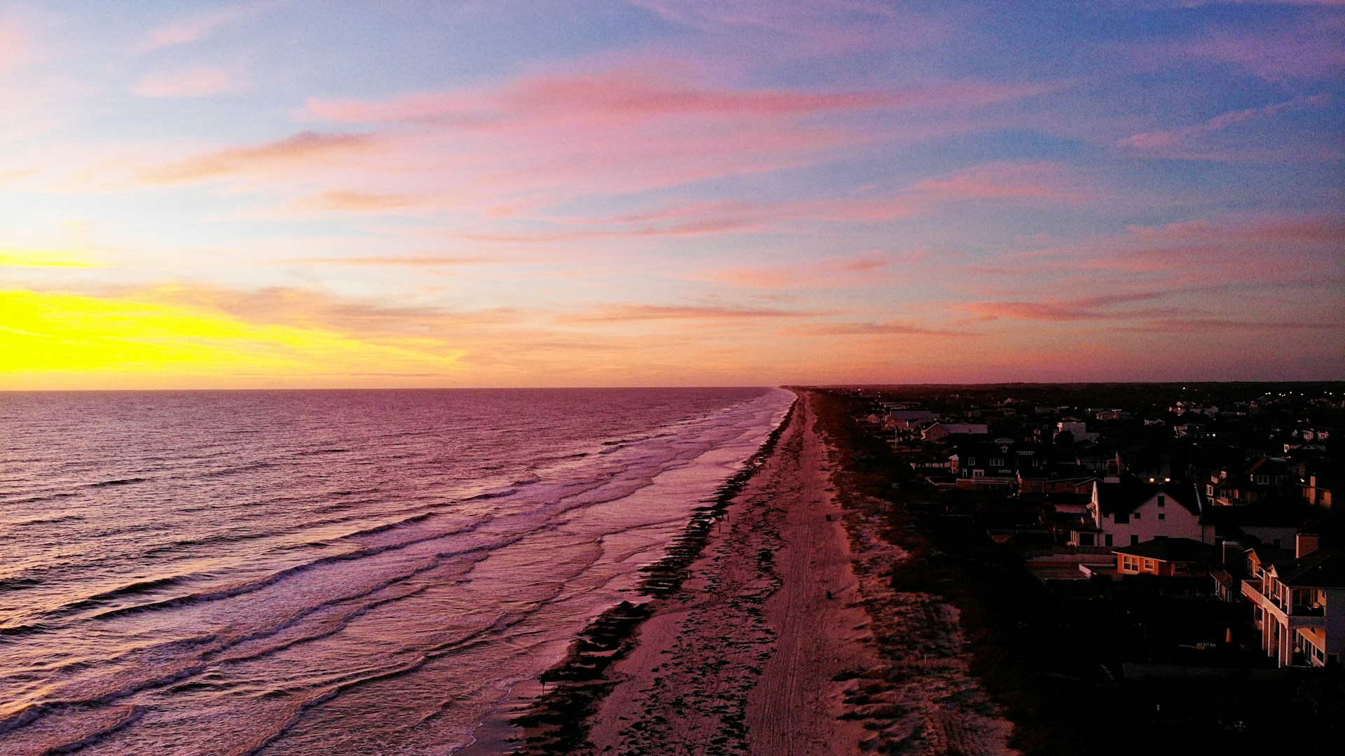 gray computer monitor