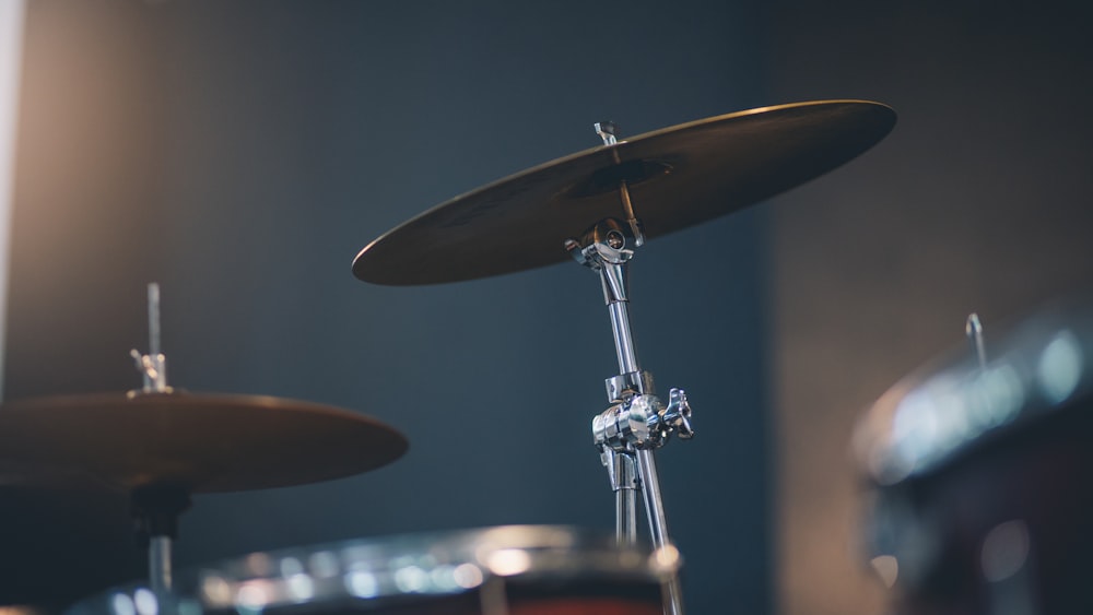 silver and brown drum set