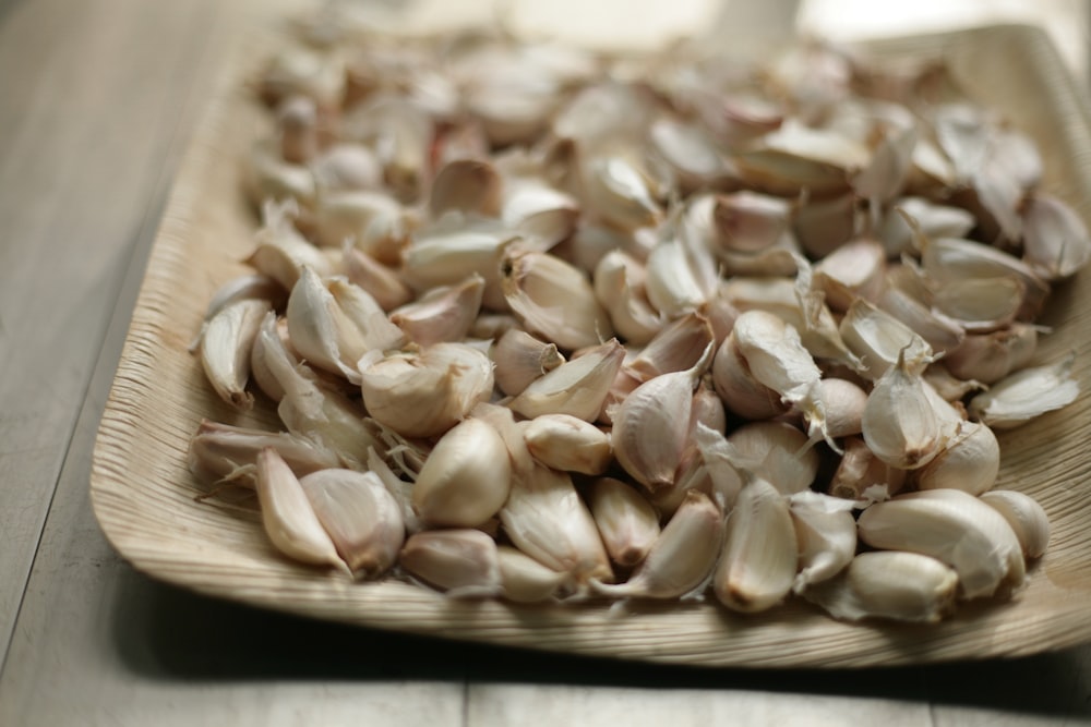 brown and white dried leaves on brown wooden table