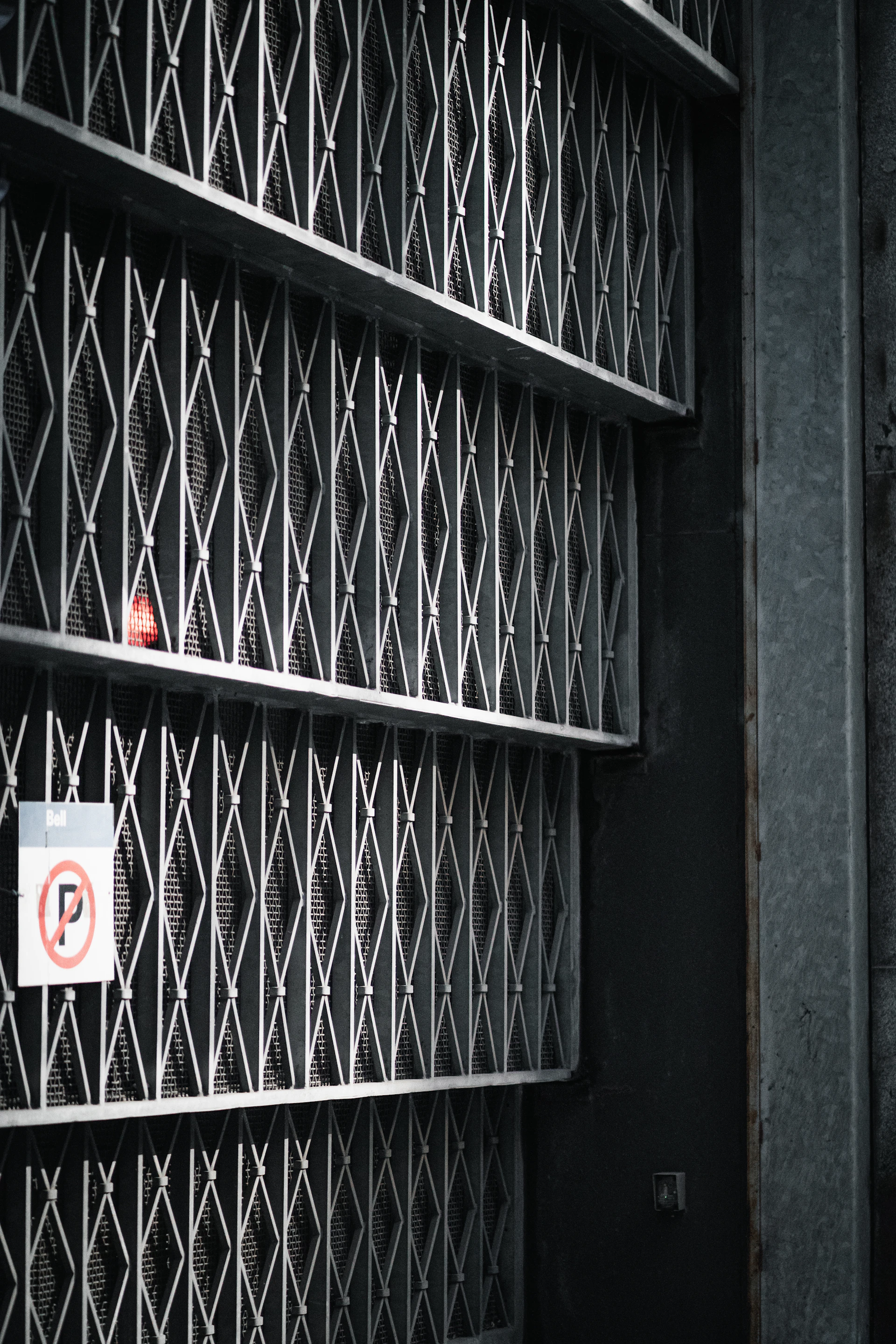 gray computer monitor