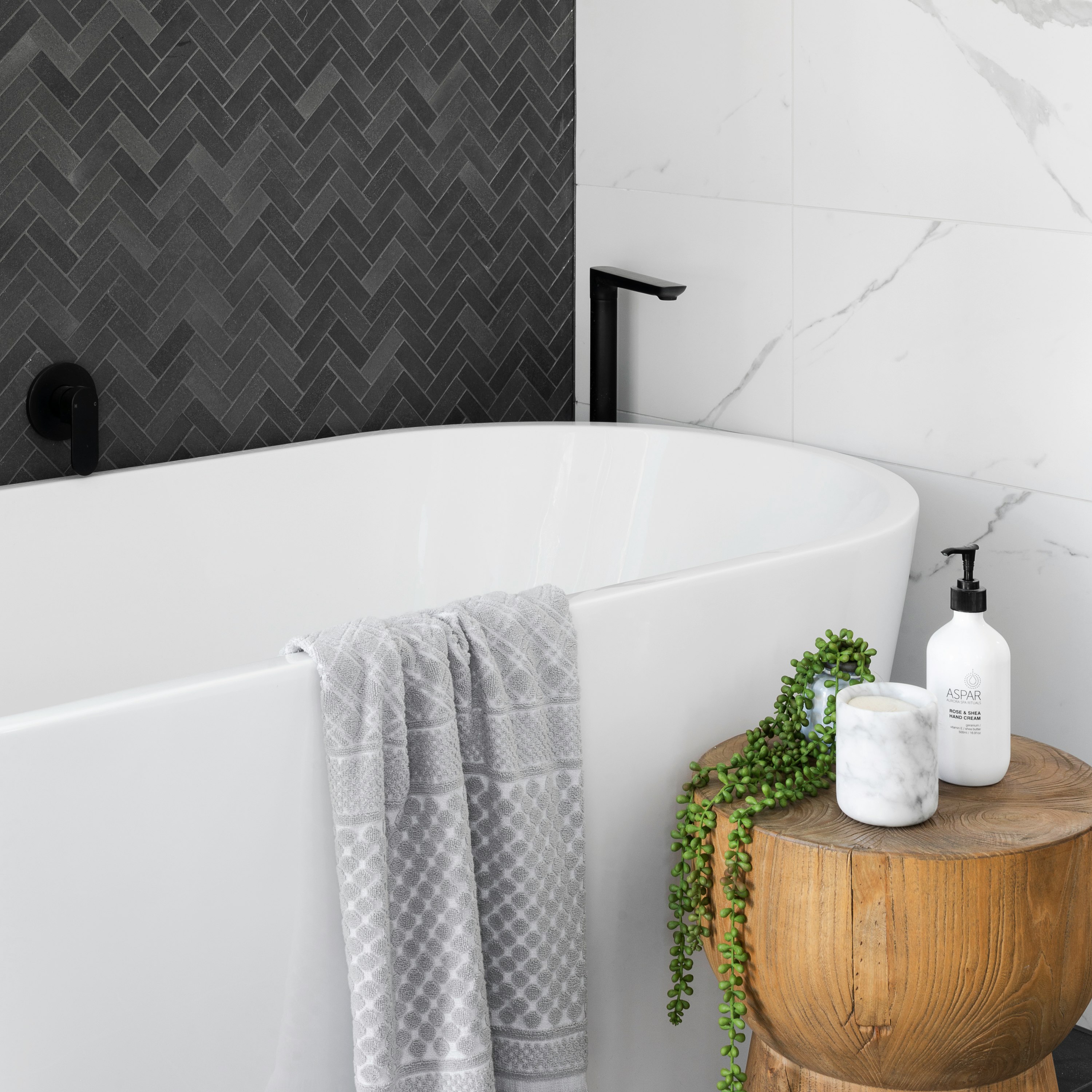 white bathtub near white ceramic bathtub