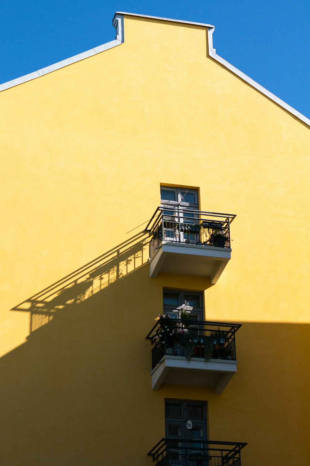 brown concrete building during daytime