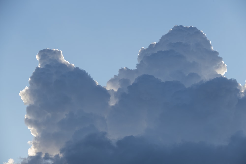 nuvole bianche e cielo blu durante il giorno