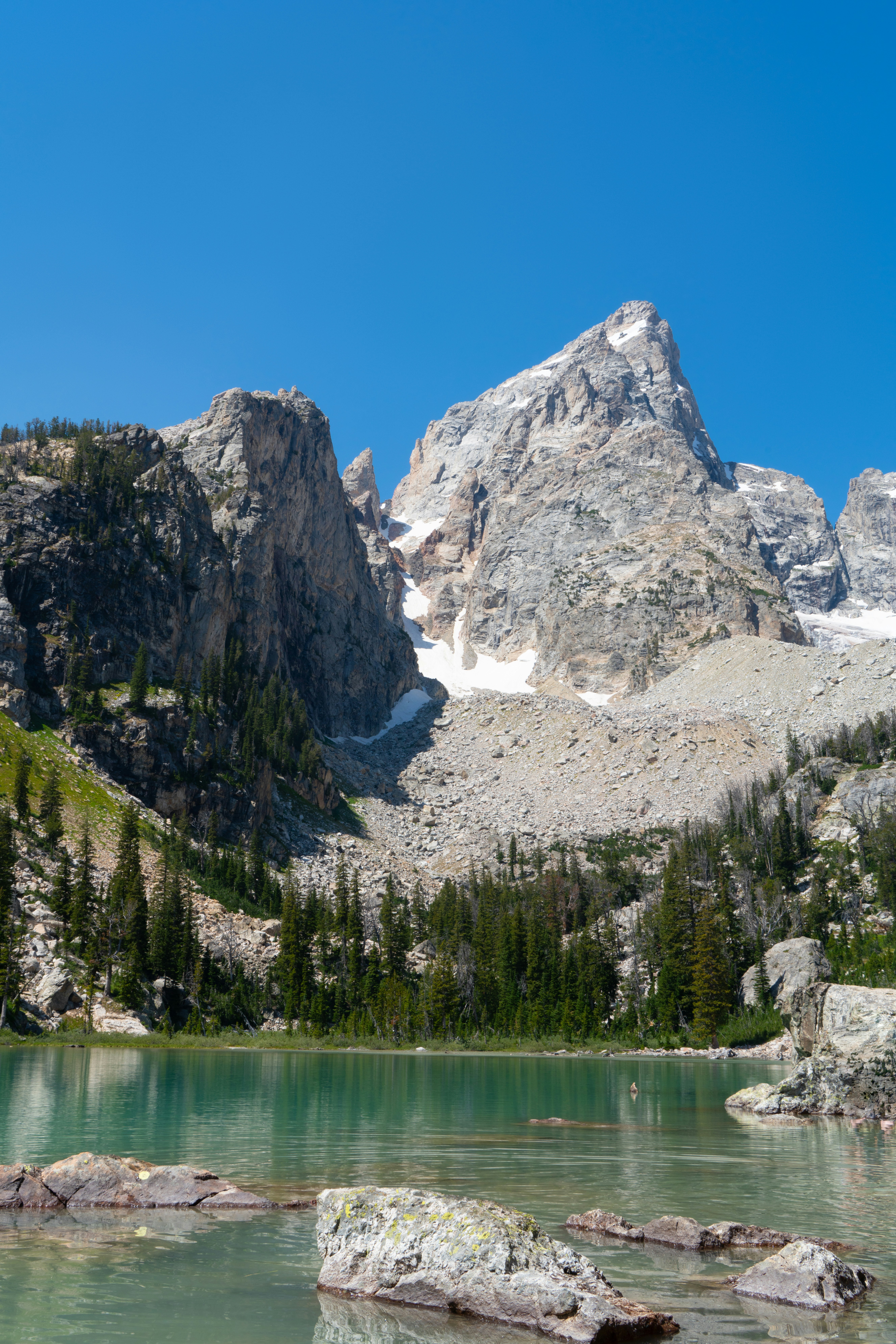 lake mountain scenery, wallpaper, Sejarah Telaga Sarangan: Misteri, Mitos, dan Keindahan Alam 6