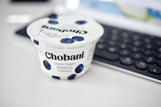 white and blue daisy sour cream
