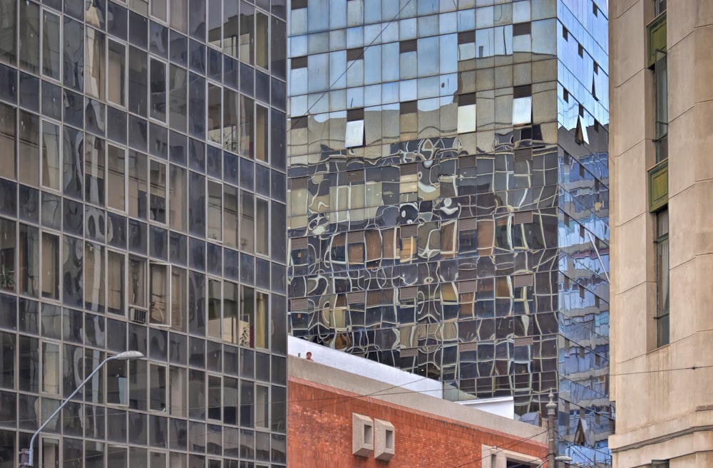 black and white cars parked beside brown and white concrete building during daytime