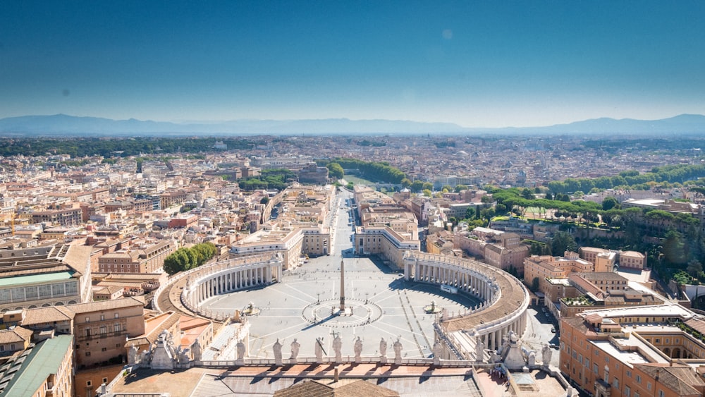 veduta aerea della città durante il giorno