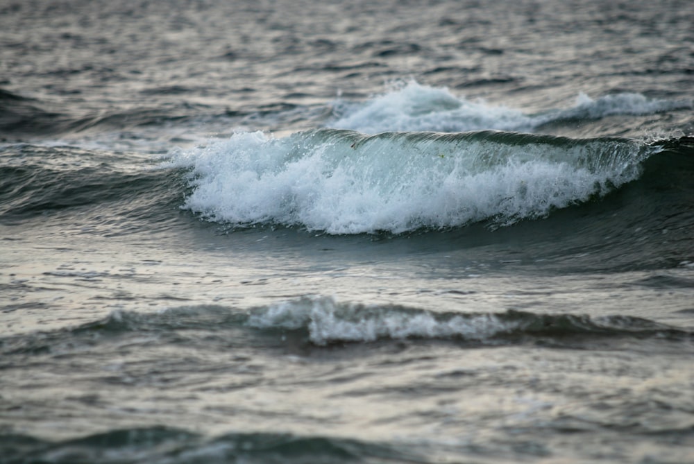 ocean waves crashing on shore during daytime