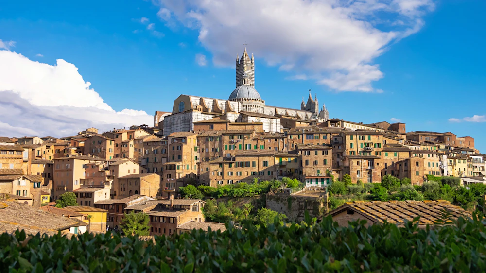 The Piazza del Campo and Torre del Mangia of Siena - Italian language stay in Tuscany