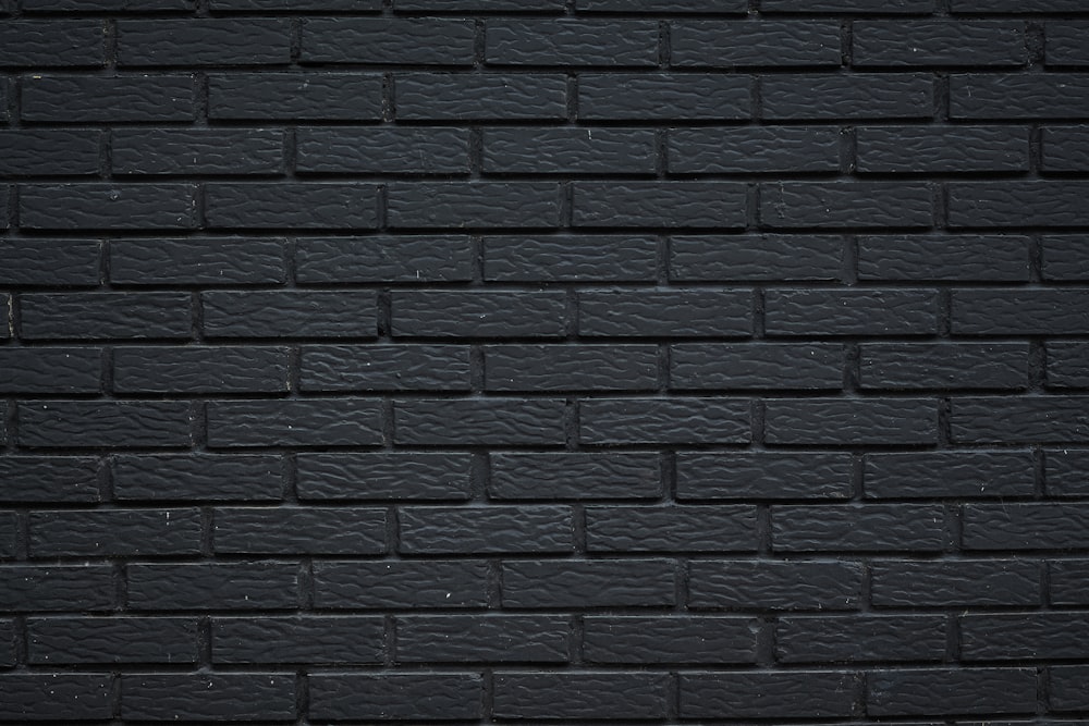 muro di mattoni in bianco e nero