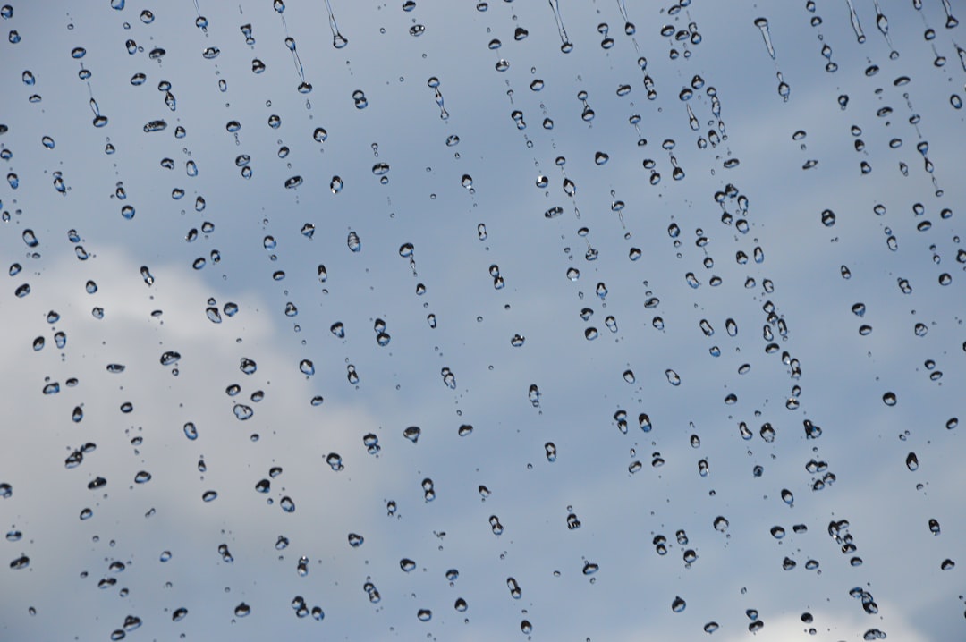 water droplets on glass during daytime