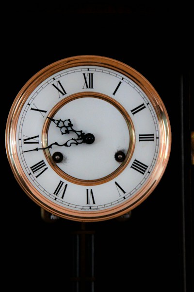 History of Time Zones: From Sundials to Atomic Clocks