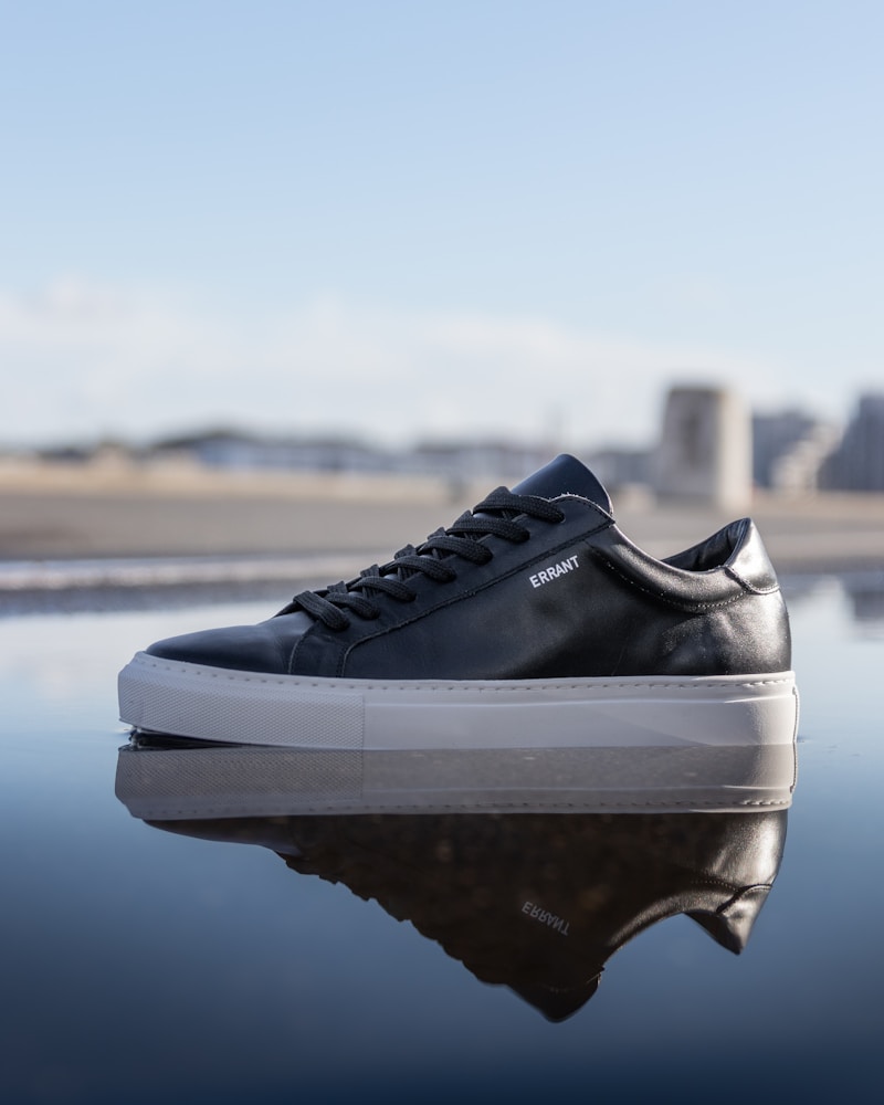 Sepatu Nike Air Jordan 1 Mid Chicago - Size 42 image 3