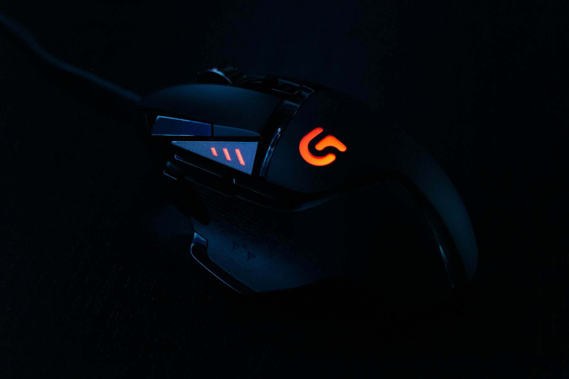 black and red r 2 d 2