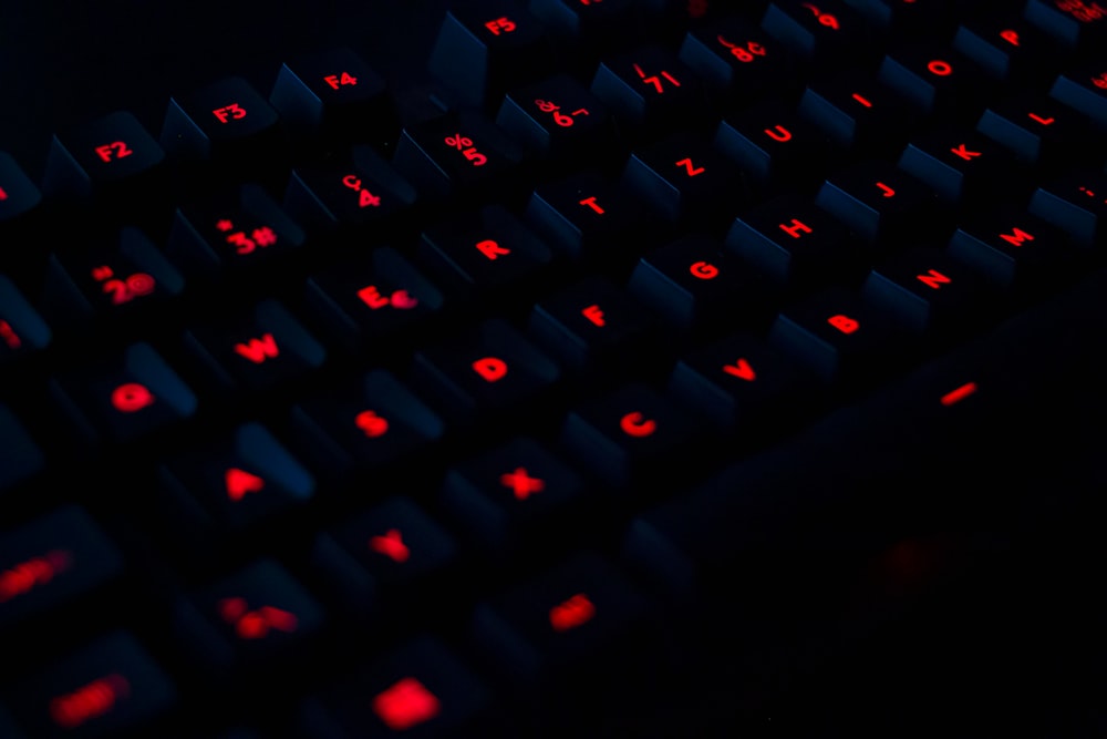 schwarz-rote Computertastatur