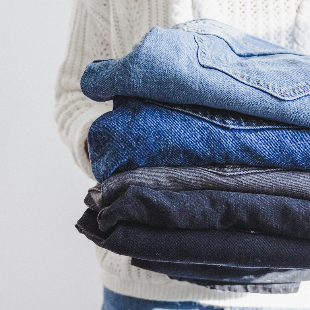 Áo len và quần jeans