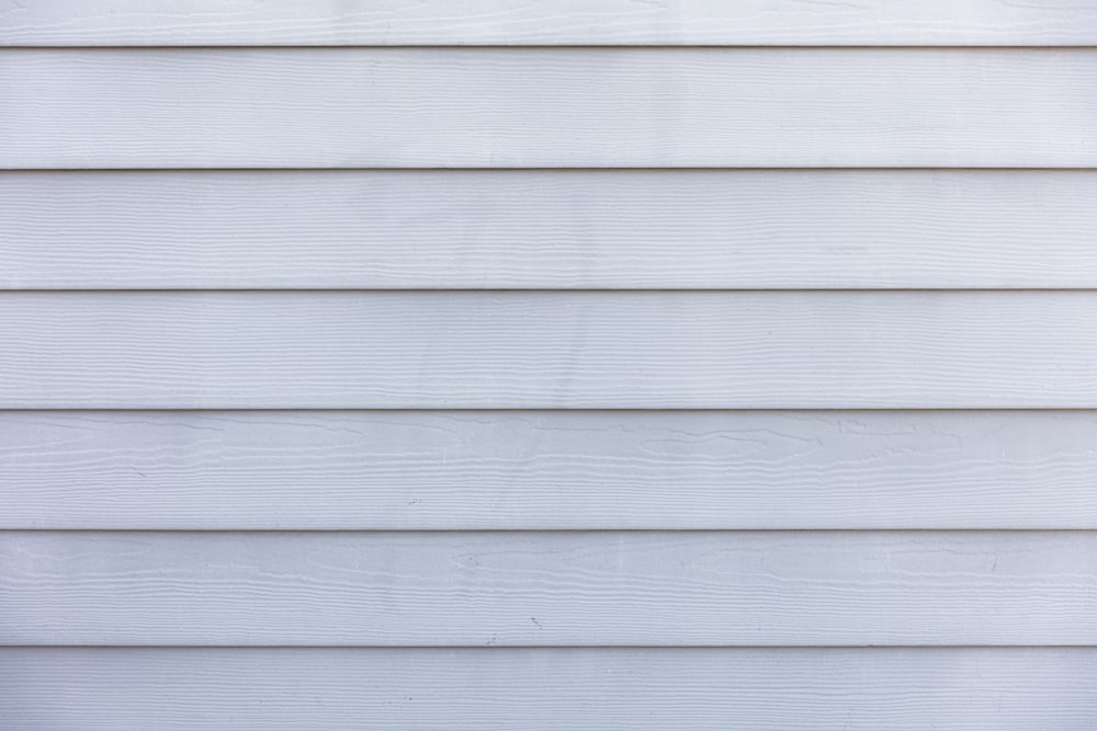 Mur en bois blanc pendant la journée