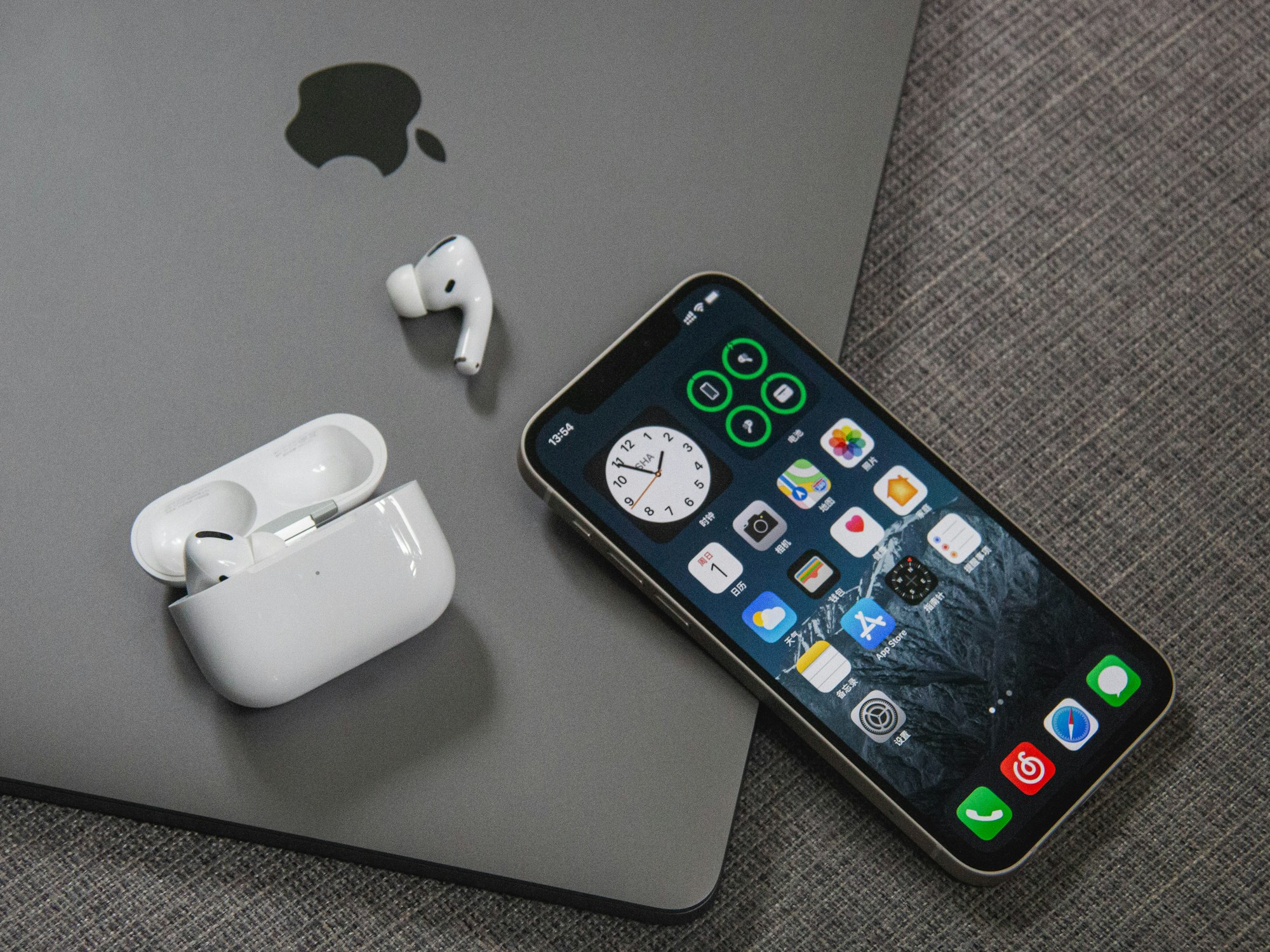 How to Connect Airpods to Your iPhone or iPad