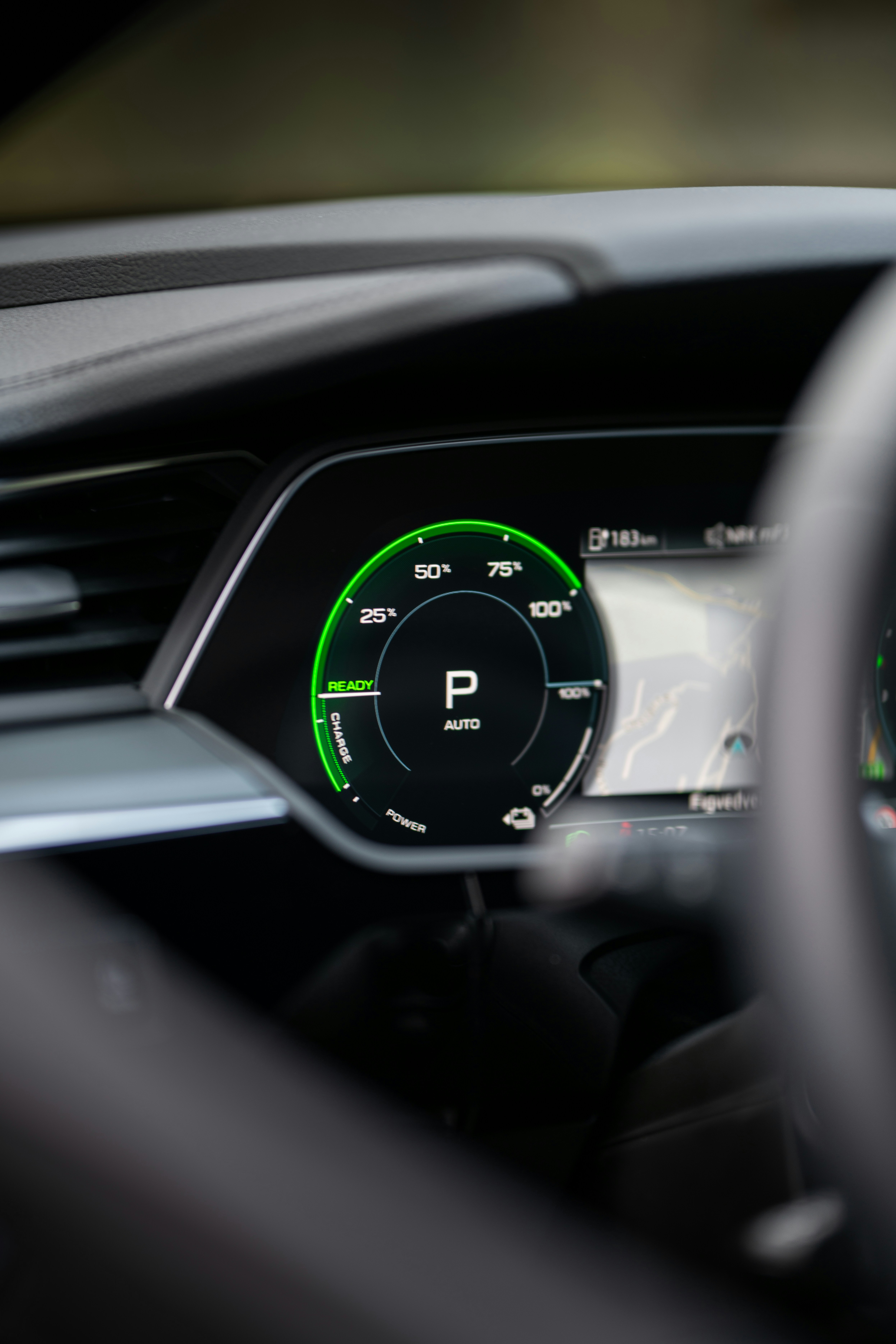 Tableau de bord de voiture noir et blanc