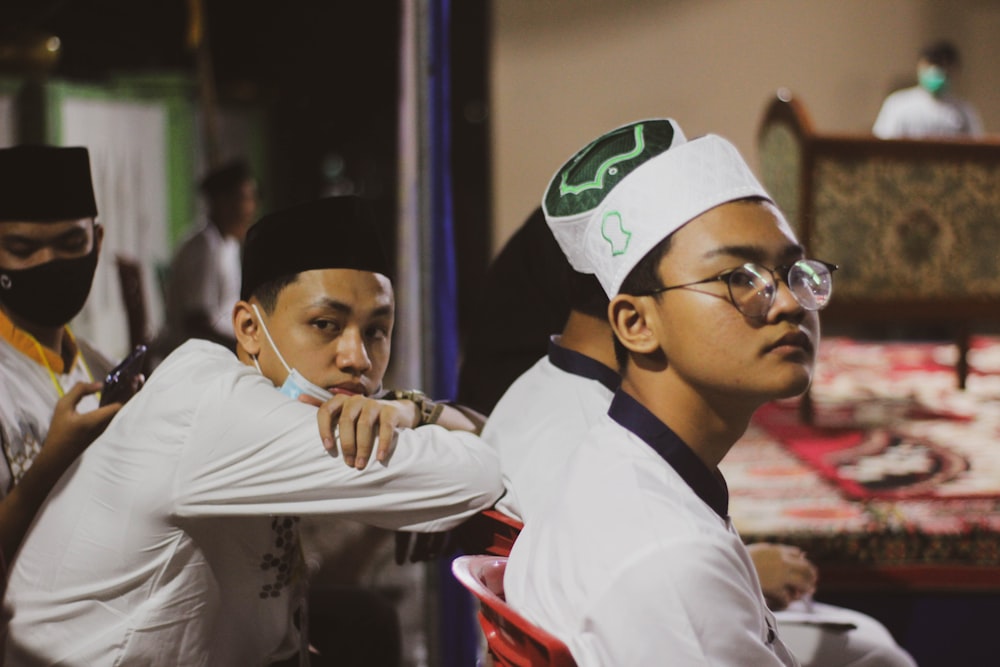 man in white long sleeve shirt wearing white and green cap