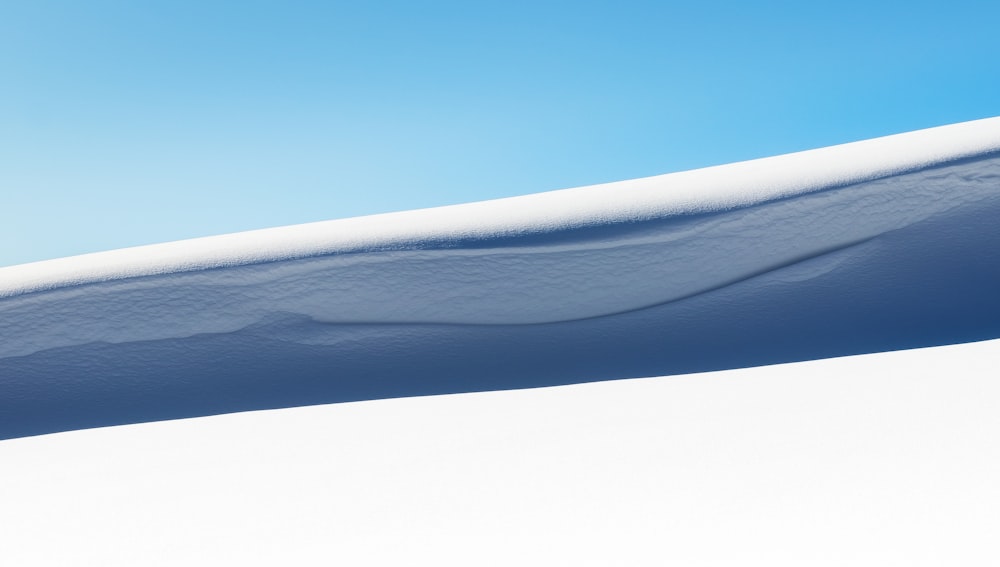 cielo bianco e blu durante il giorno