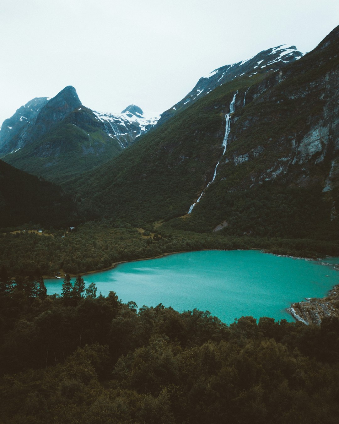 lake in the middle of mountains