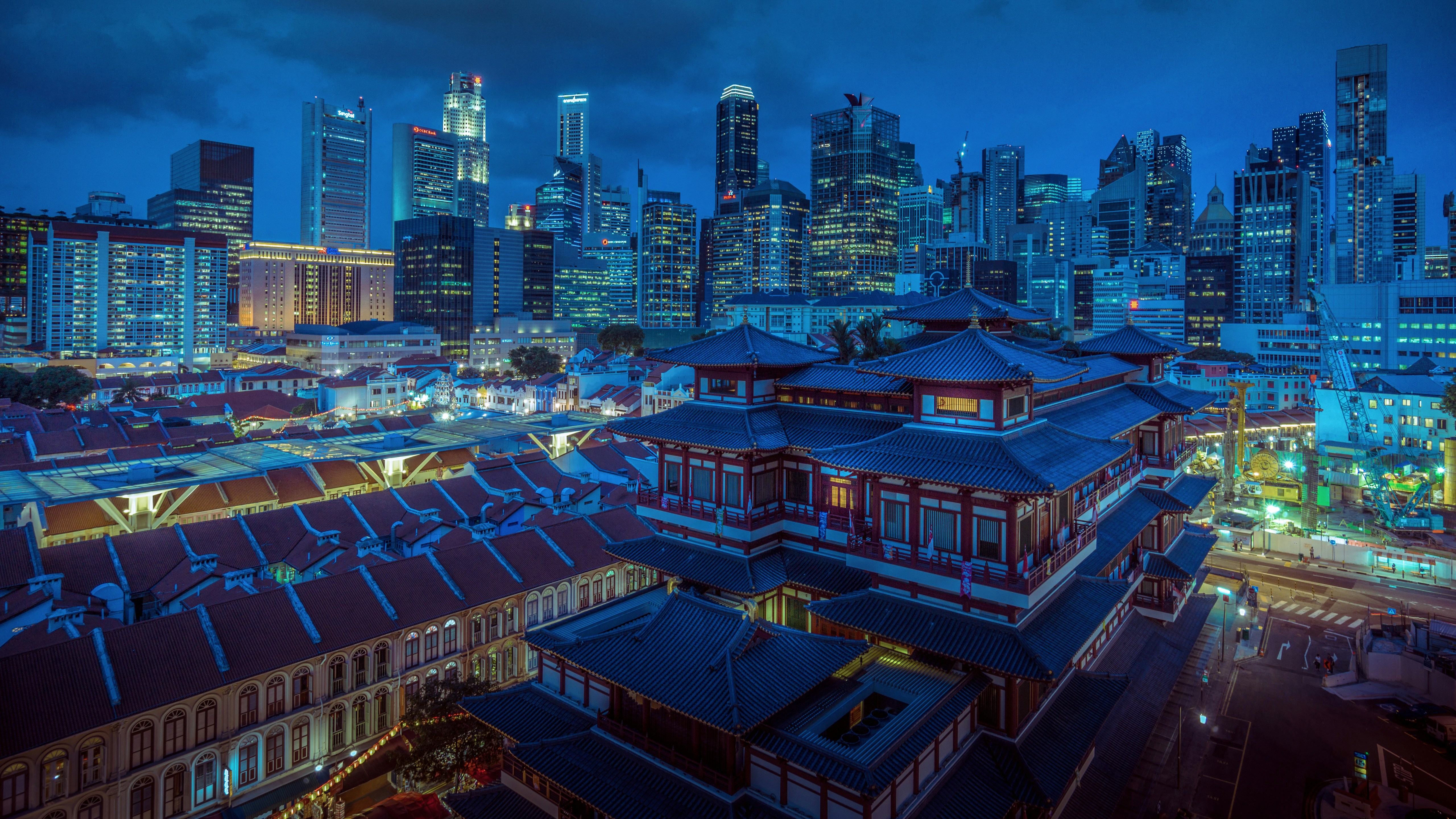 夜間の街のスカイライン