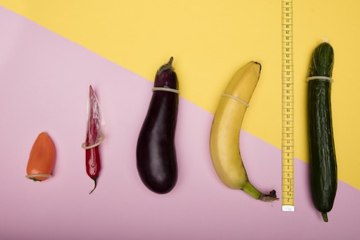 yellow banana fruit beside yellow banana