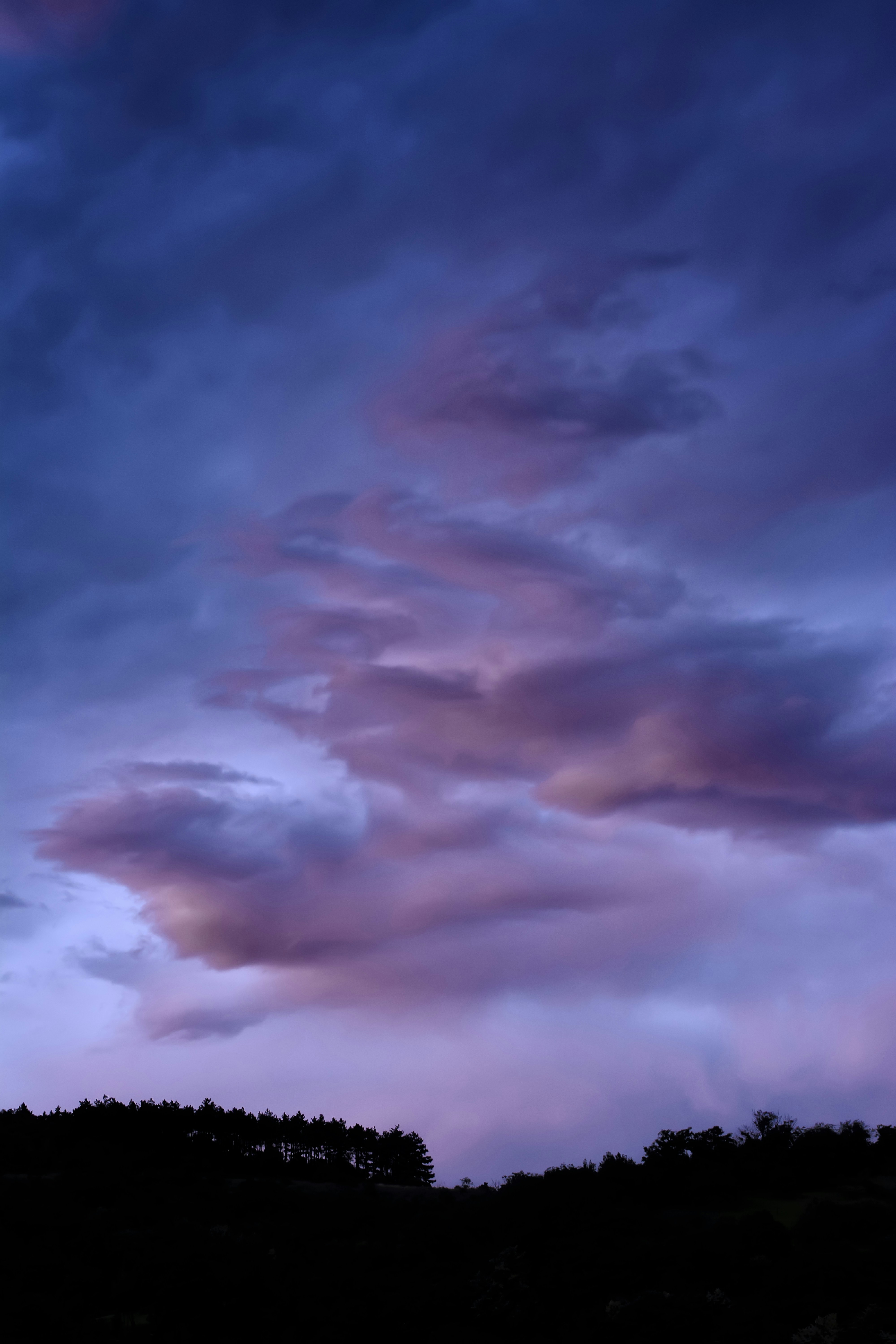 Nubes blancas y cielo azul durante el día