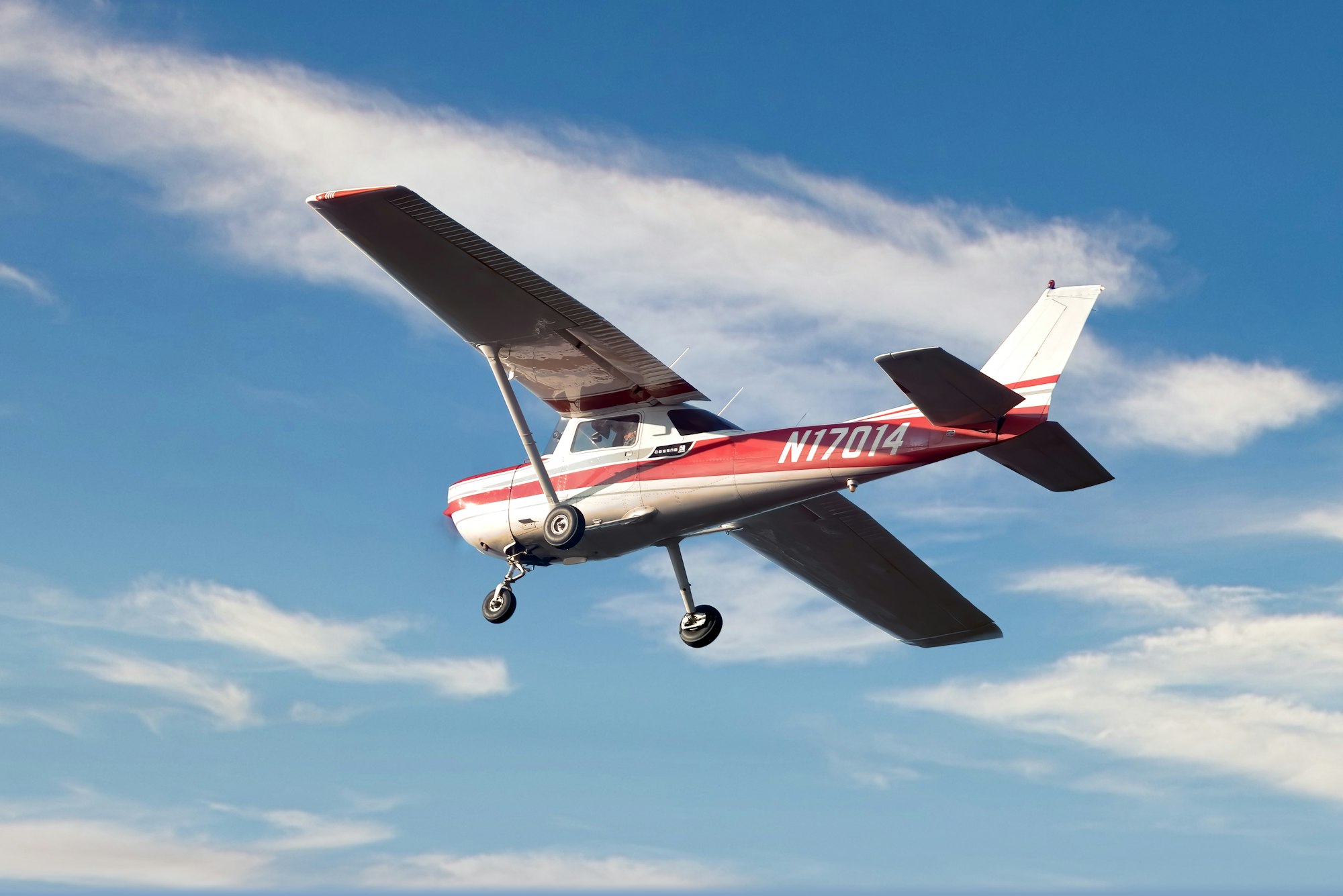 CESSNA 150L
Fixed wing single engine