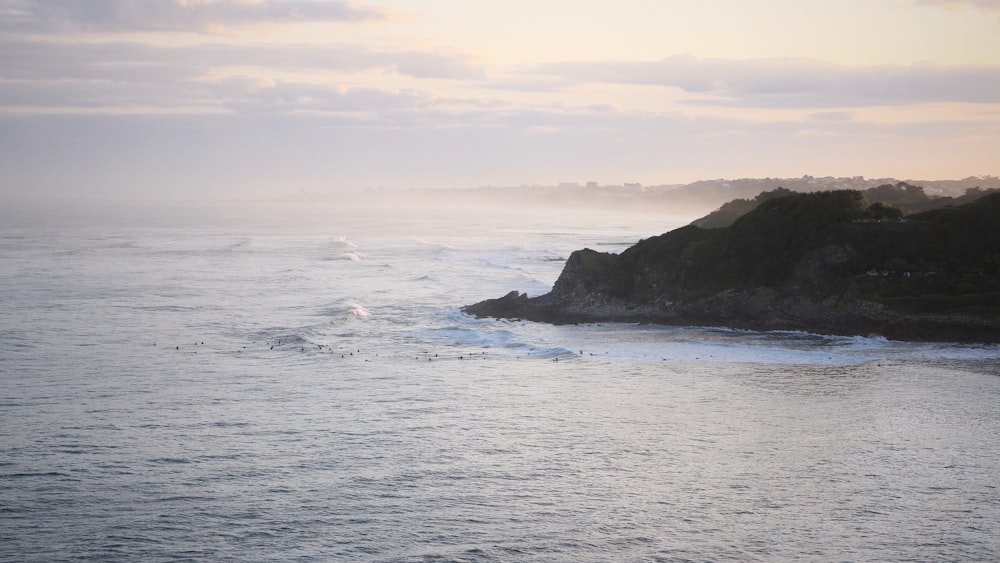 sea waves crashing on shore during daytime