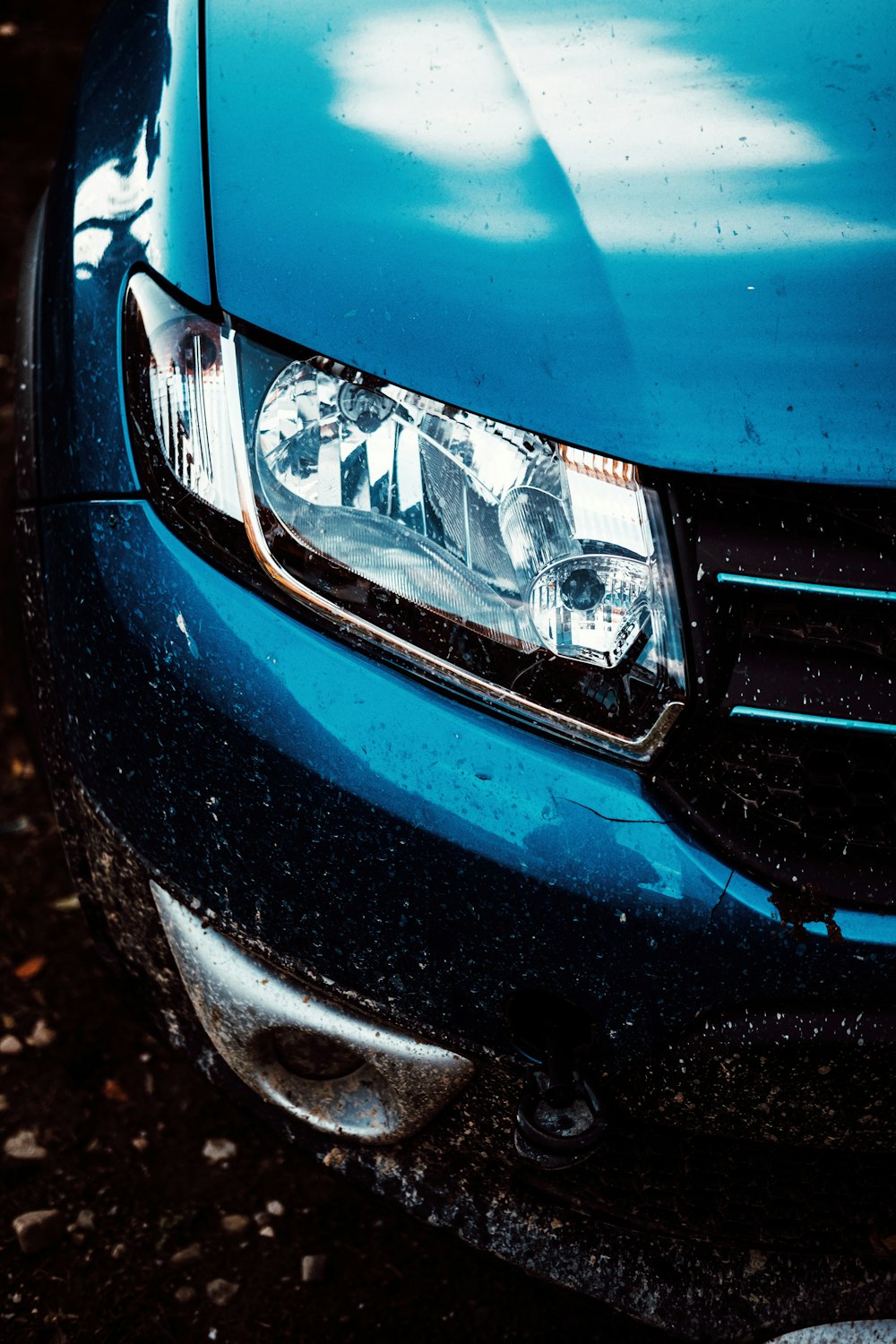 blue car with broken headlight