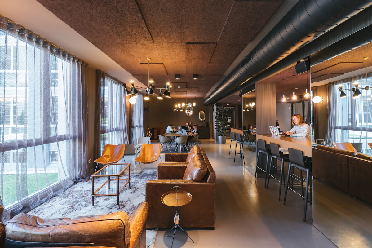 Common lounge with guests