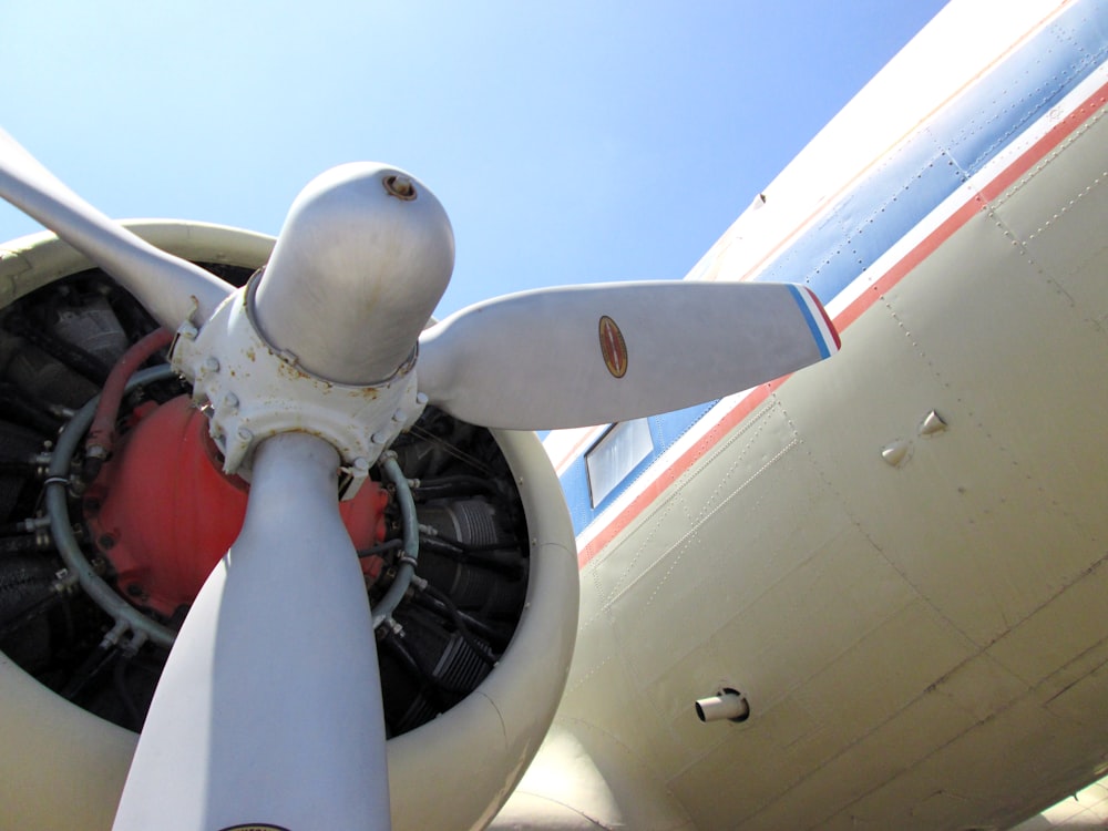 white and red airplane under blue sky during daytime