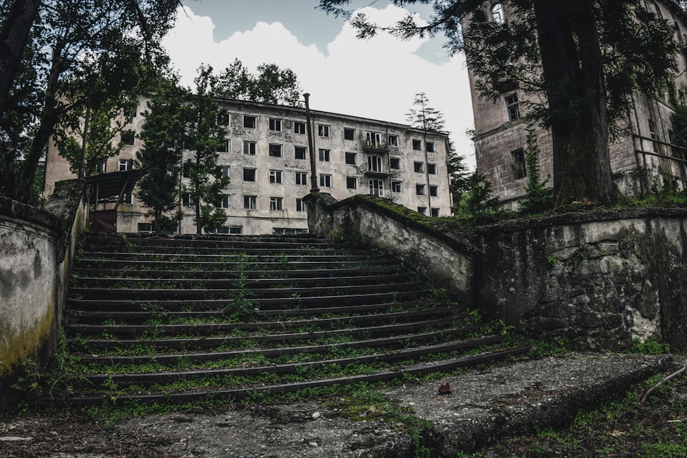 gray concrete building near green trees during daytime