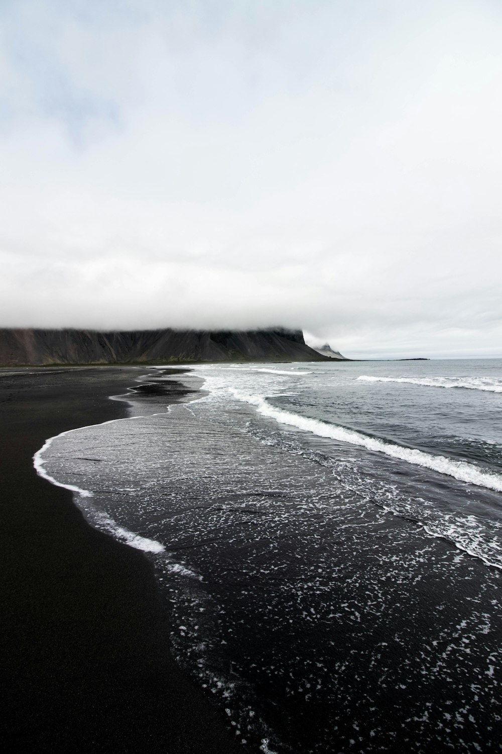 ocean waves crashing on shore during daytime