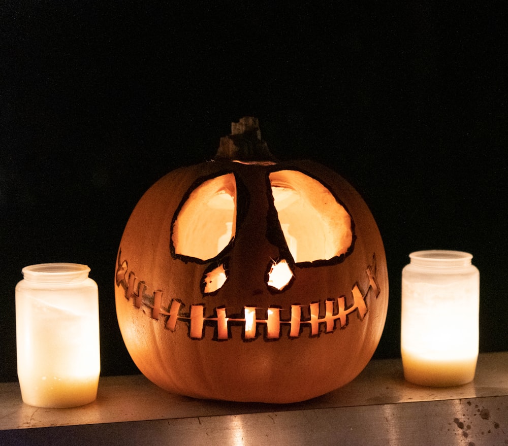 Jack O Linterna con velas blancas