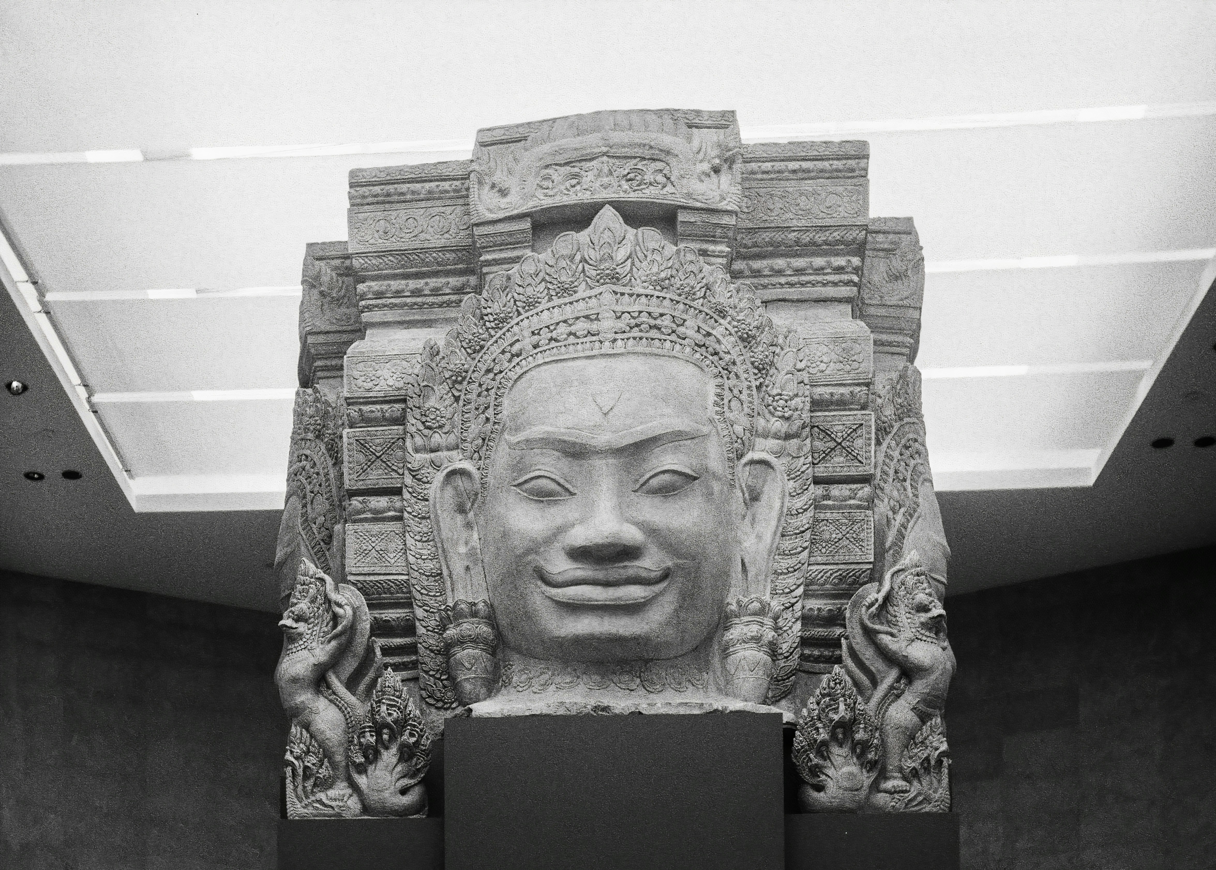 gray concrete statue of man