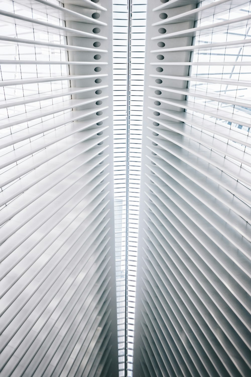 white window blinds during daytime