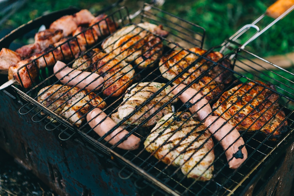 Foto Carne asada a la parrilla de metal negro – Imagen Barbacoa gratis en  Unsplash