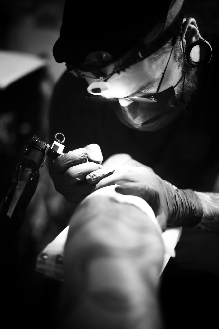 Tatuagem ornamental na mão