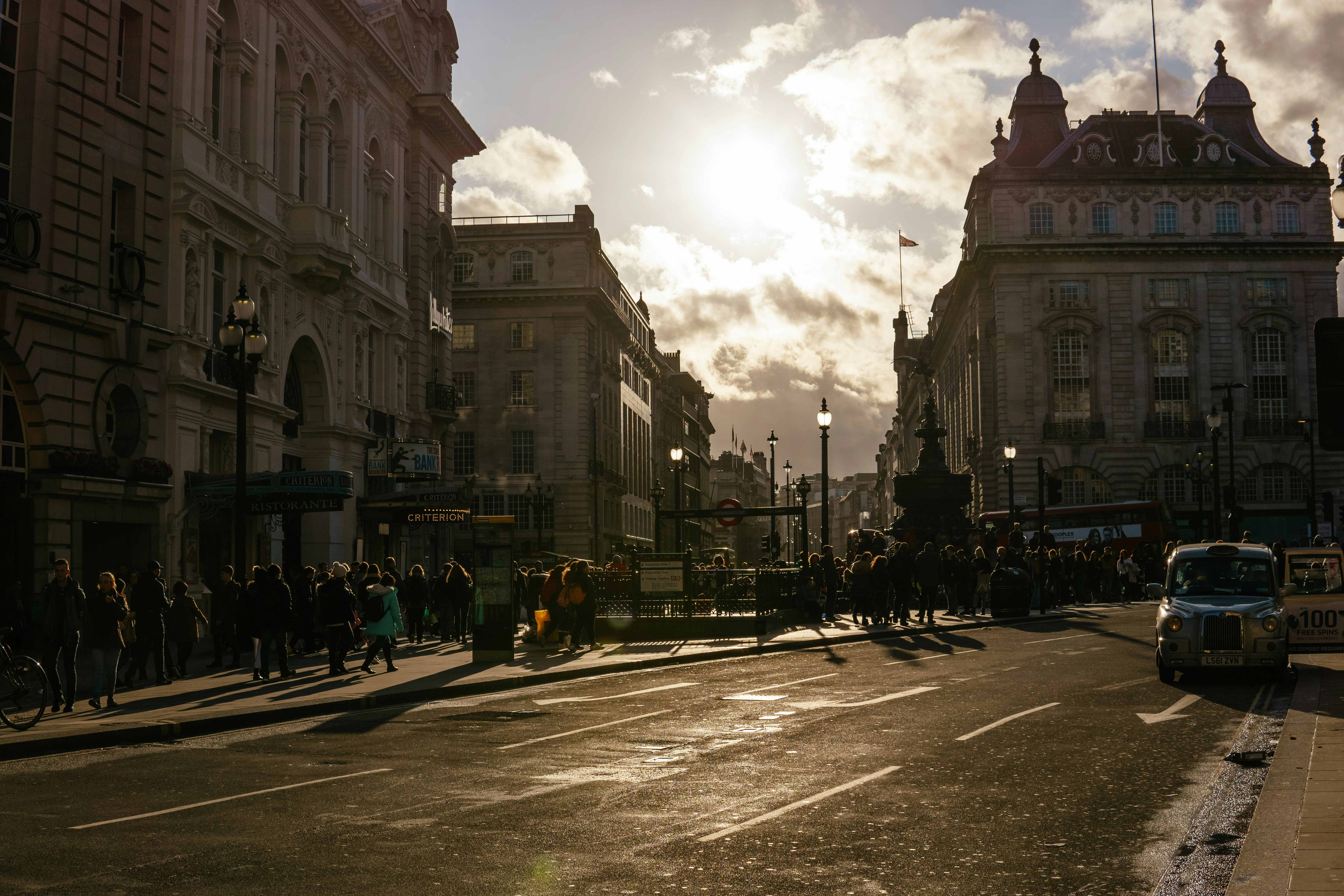 Photo by igorharrier