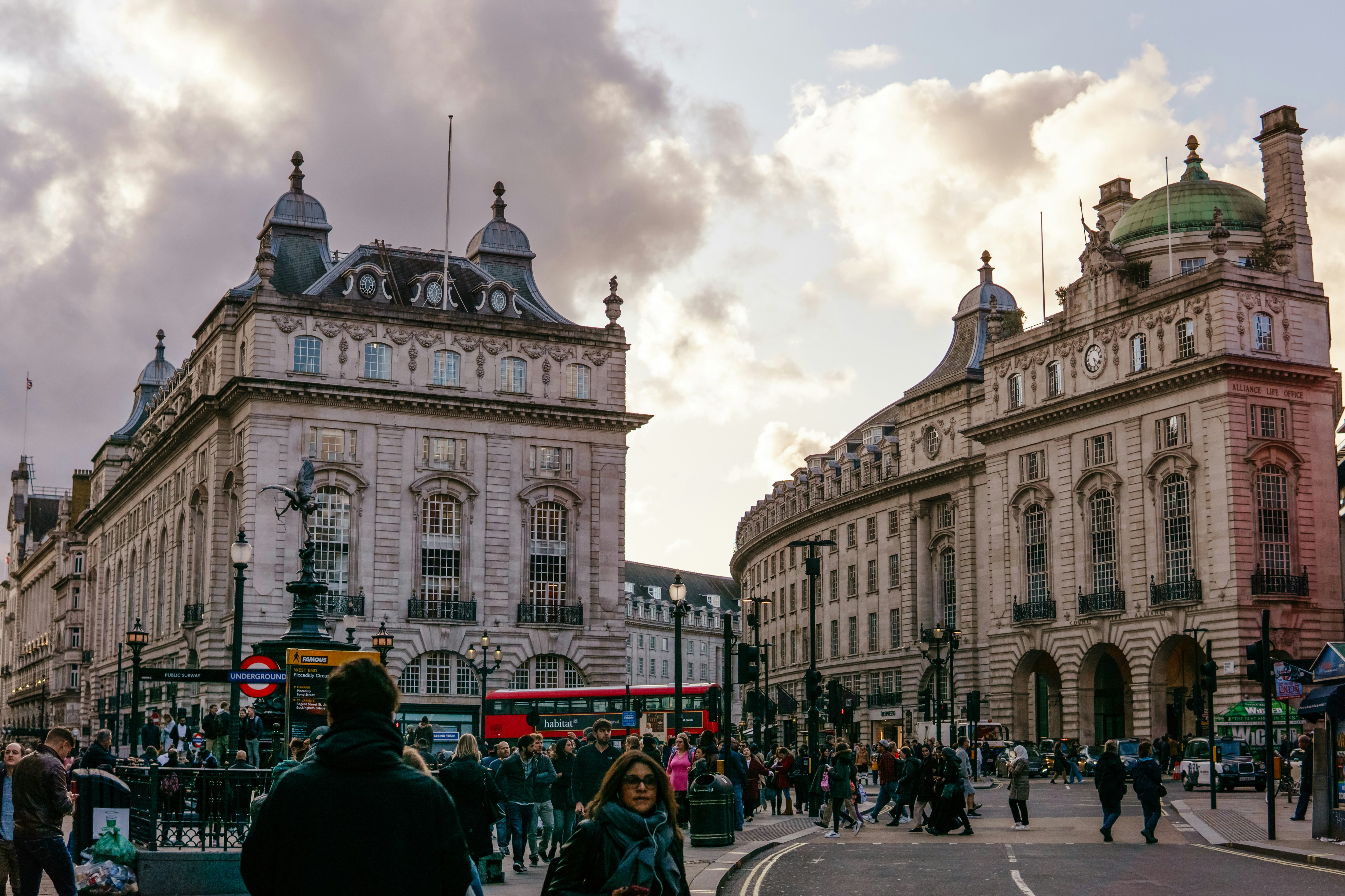 Photo by igorharrier