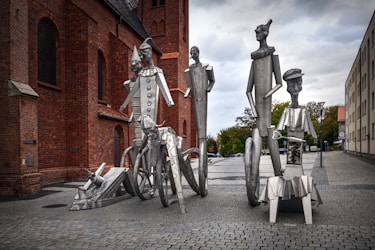 La Fuerza Creativa de la Escultura y Pintura en el Arte Contemporáneo